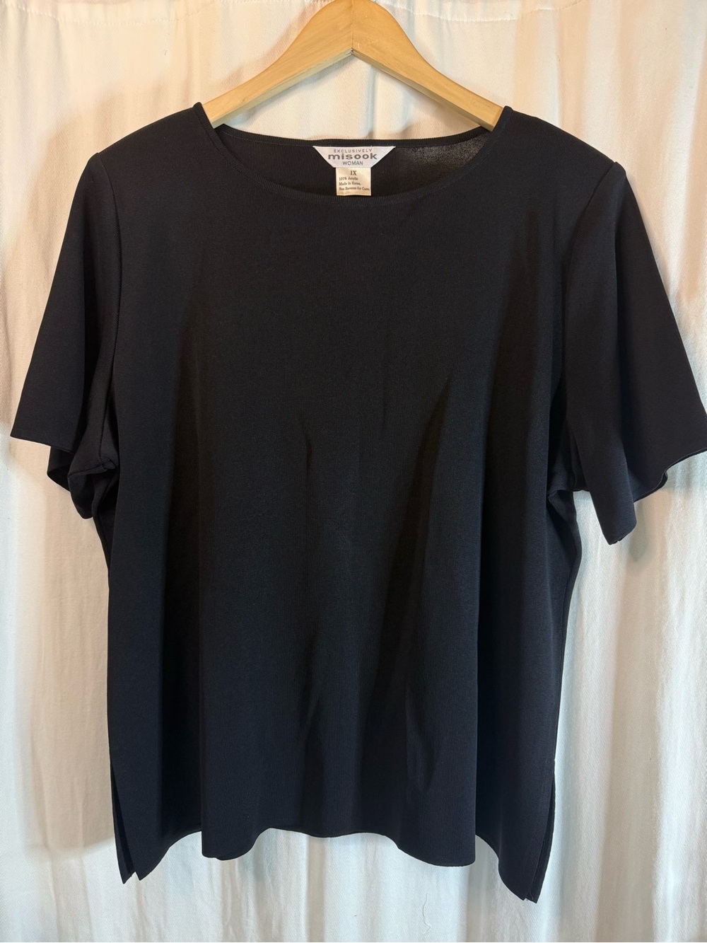 Misook Black Short Sleeve Round Neck Top